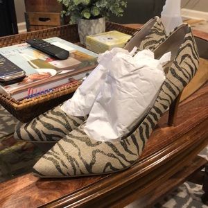 New Nine West size 11 tan and black zebra heels
